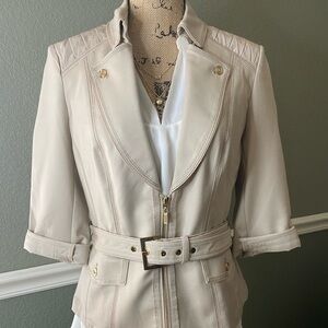 Beige 3/4 sleeve jacket